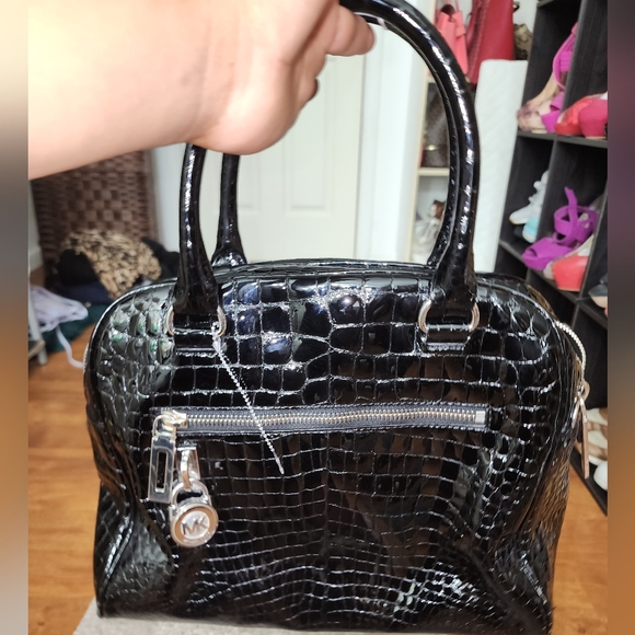 MICHAEL MICHAEL KORS Joan Patent Leather Satchel good condition - Picture 14 of 16